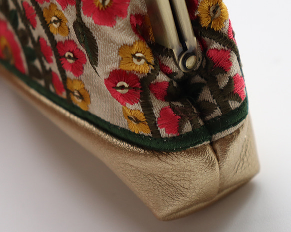 ★一点のみ★indian embroidery　がま口ミニ財布・小物入れ　flower ×gold 6枚目の画像