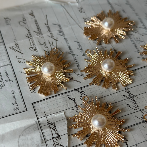 1個】70×68mm パール付き大ぶりサンバーストチャーム チャーム