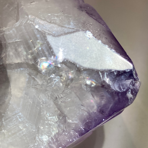 トライゴーニック✨ レインボー カコクセナイト内包 アメジスト 原石