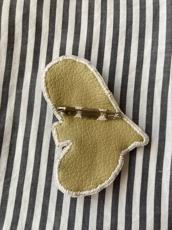 bird ビーズ刺繍ブローチ　サックスグリーン×キラキラスパンコール 3枚目の画像