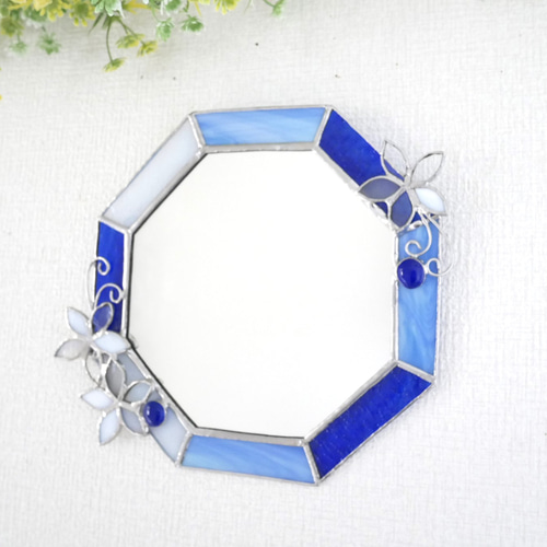 ✴︎:.。淡いブルーの八角形鏡♪ (size20㎝/max23） ステンドグラス