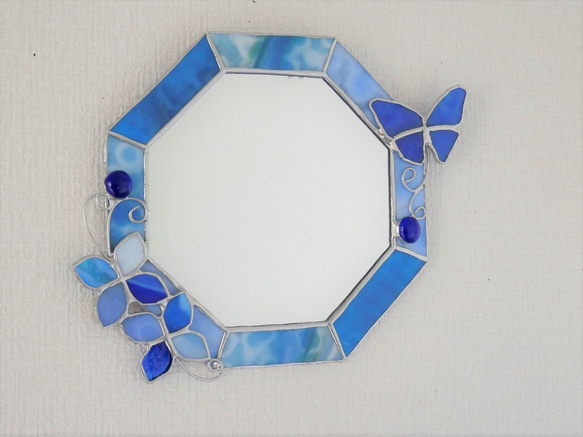 ✴︎:.｡. 青い花と青い蝶の八角形鏡（size20/Max25）　 2枚目の画像