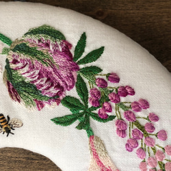 pink bloom ピンクの花の刺繍リース　サークル壁掛け 7枚目の画像