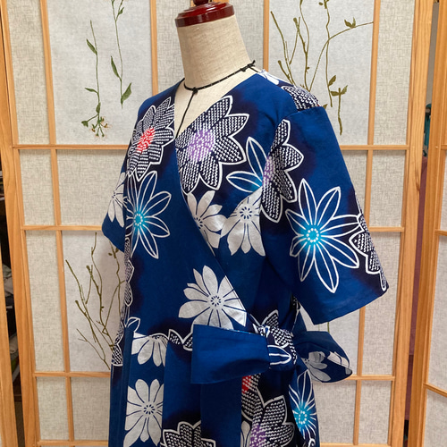 浴衣リメイク 花柄 半袖 Vネック ワンピース ネイビー 浴衣リメイク 花柄 半袖 Vネック ワンピース ネイビー - メルカリ