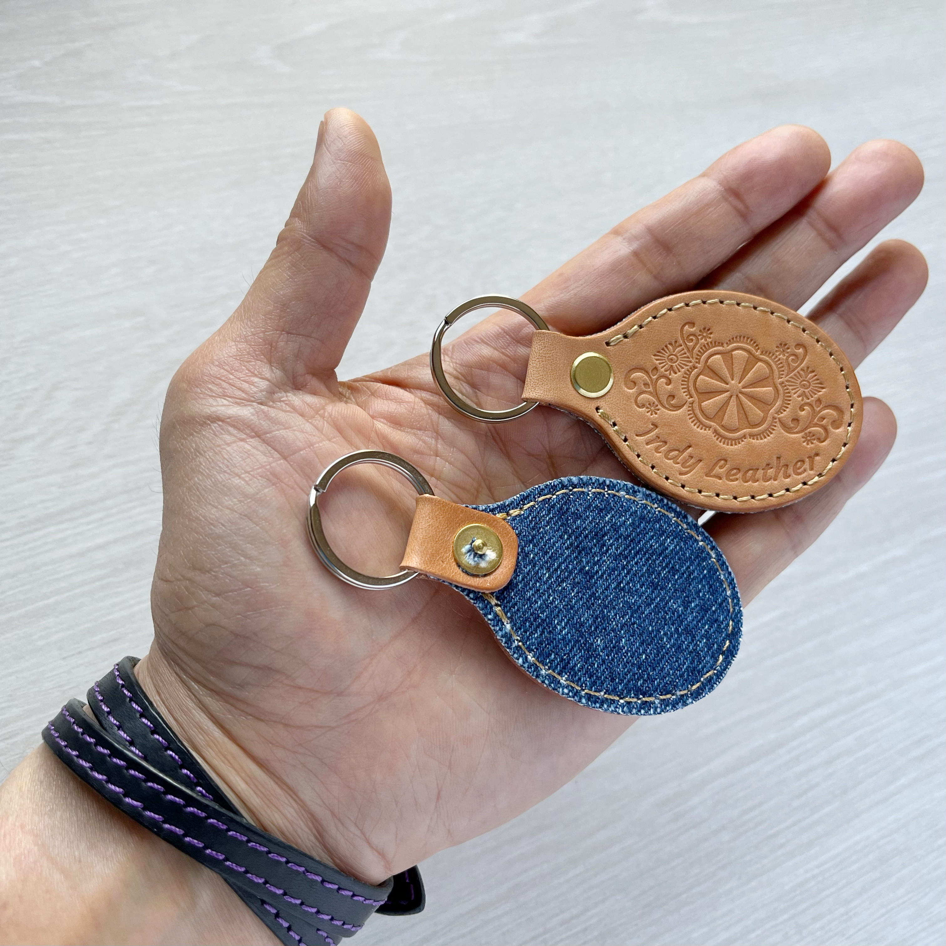 インディゴ LIGHT 初期 デニム STOP ピーススタッズレザーキーホルダー