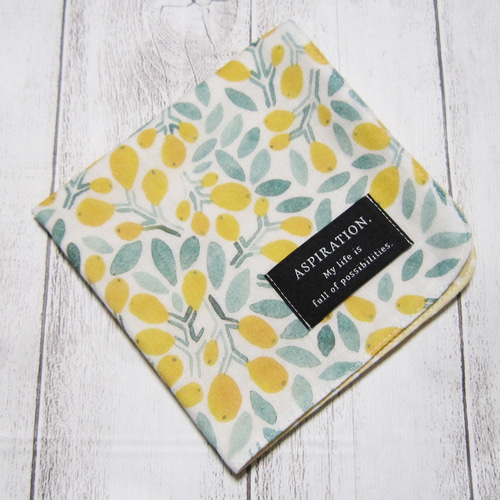 大人のガーゼハンカチ*ハンドメイド 大人のガーゼハンカチ☆琵琶（びわ）柄・フルーツ（24㎝×24