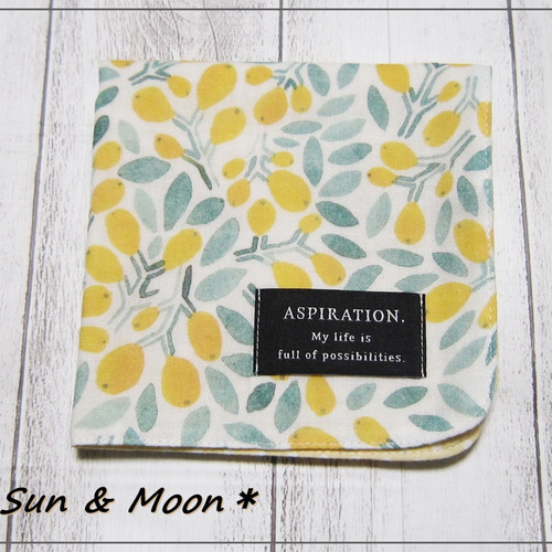 大人のガーゼハンカチ☆琵琶（びわ）柄・フルーツ（24㎝×24