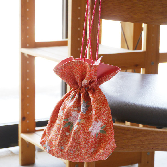和服浴衣抽繩包帶來幸福 FUGURO 絲綢櫻花中號 第2張的照片