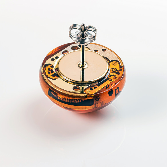 機械式時計 ムーブメント ピアス 琥珀 チタン 片耳 4枚目の画像