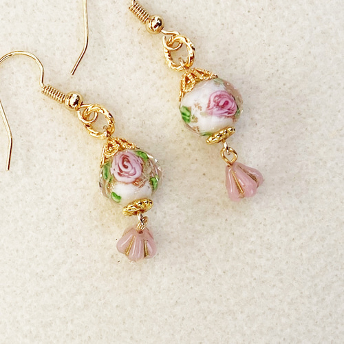 薔薇のランプワーク ピアス/イヤリング ピアス（フック・チェーン 