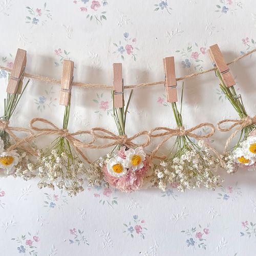 パステルピンクとかすみ草のホワイトドライフラワーガーランド  