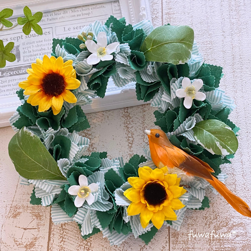 ぽん「3ポメ~お花リース」「ポメと柴犬~インコS字飾り」 全身2匹のうちの子ぽんぽんリース（お花とぽんぽんタイプ