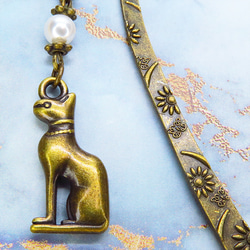 アンティークゴールド 猫の神様バステトとスワロフスキーパール（クリスタルホワイト）を組合せたブックマーカー 栞 3枚目の画像