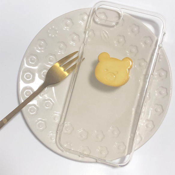 くま クリームサンドクッキー（いちご）のスマホケース【iPhone全機種対応】クマ フェイクスイーツ ミニチュアスイーツ 2枚目の画像