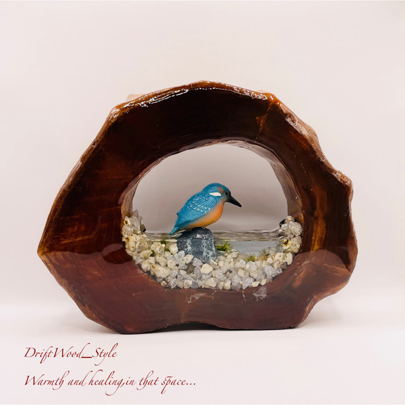 一つ限りの流木アート 水辺のカワセミ ジオラマ 流木 フィギュア 置物 動物 鳥 インテリア レジン 水辺 N12 5枚目の画像
