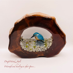 一つ限りの流木アート 水辺のカワセミ ジオラマ 流木 フィギュア 置物 動物 鳥 インテリア レジン 水辺 N12 4枚目の画像