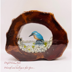 一つ限りの流木アート 水辺のカワセミ ジオラマ 流木 フィギュア 置物 動物 鳥 インテリア レジン 水辺 N12 1枚目の画像