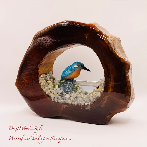 一つ限りの流木アート 水辺のカワセミ ジオラマ 流木 フィギュア 置物 動物 鳥 インテリア レジン 水辺 N12 6枚目の画像