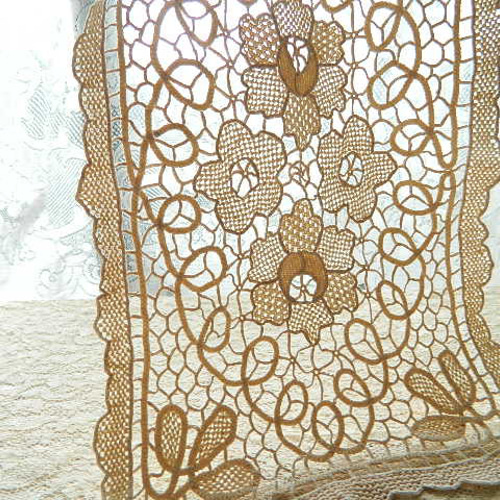 ニードルポイントレースのヴィンテージドイリー 薔薇と葉 その他素材