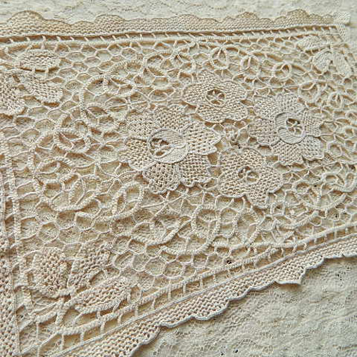 アンティーク レティセラレース 線状のニードルワーク プントインアリアドイリー アンティーク レティセラレース 線状のニードルワーク プント