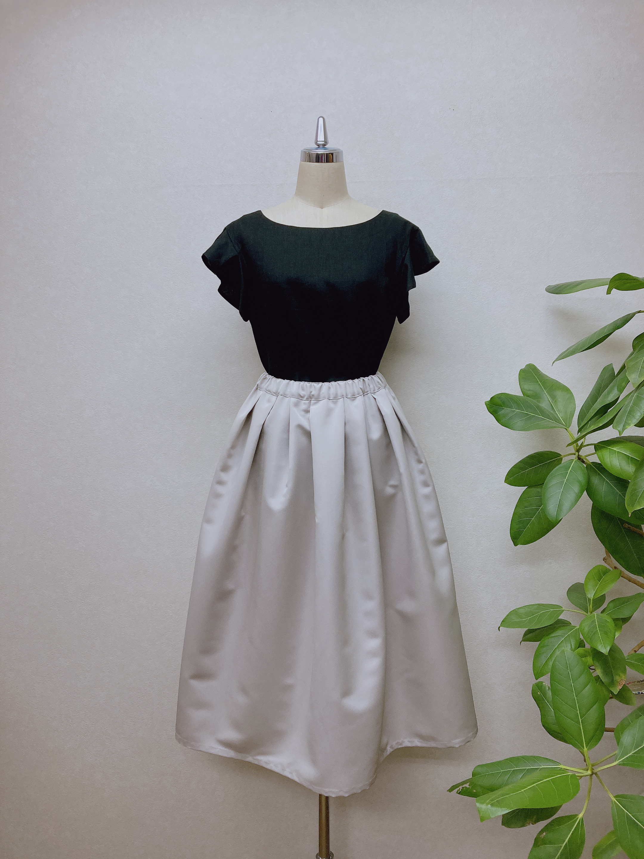 ＊大人のタックスカート＊総ゴム＊ライトグレー