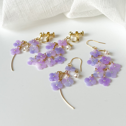 紫陽花と淡水パール｜アシンメトリー｜金属アレルギー対応｜ポリマー 
