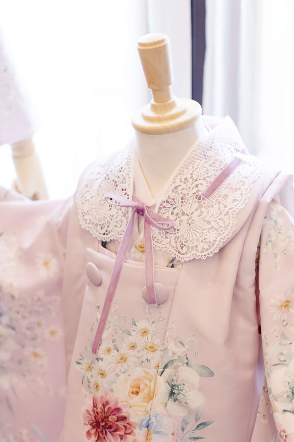 洋花デザインの可愛い3歳お着物とお被布レース付け衿セット 2枚目の画像