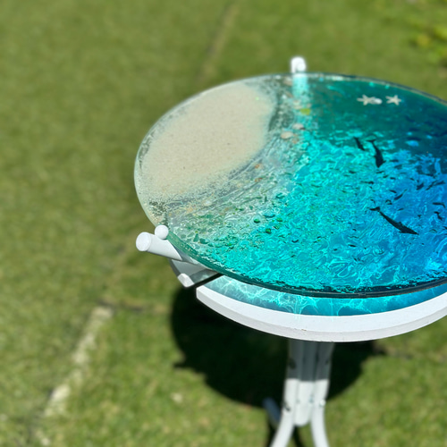 エメラルドブルーの海ホワイトビーチ イルカの親子 ガラスサイド