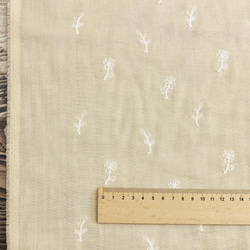 【10cm単位販売】刺繍糸もオーガニックコットンダブルガーゼ tanpopoタンポポ 柄 刺繍 生地 生成り×ホワイト 9枚目の画像