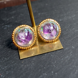 紫水晶 + 全息圖樹脂耳環 [石感] 金珠尺寸 M 紫水晶天然石寶石 第3張的照片