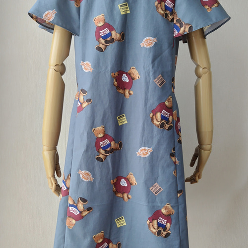 マッチ犬服ハンドメイドワンピース 綿シーチングプリント生地を使った小型犬サイズラグランスリーブ