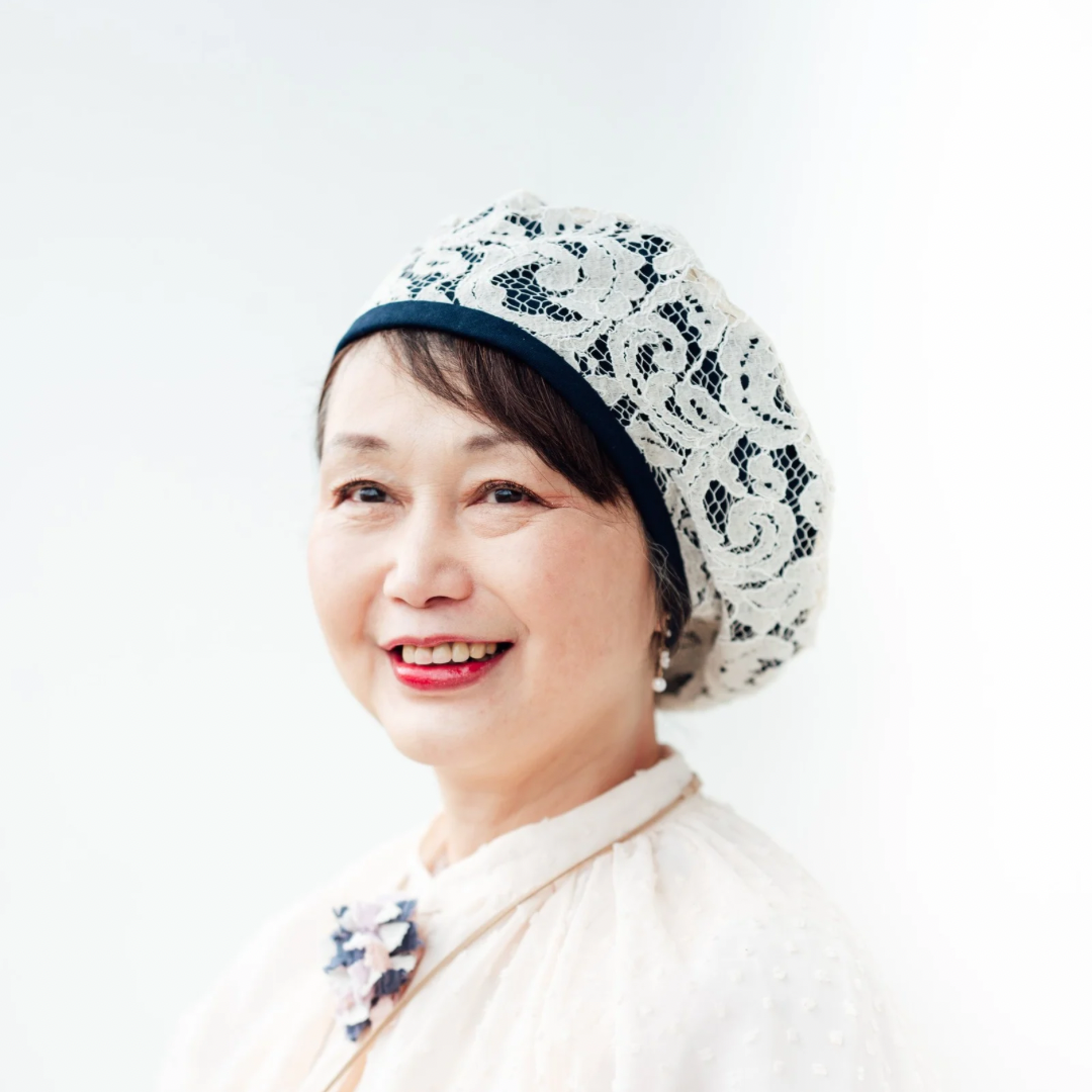 お洒落なソフトベレー帽　ケア帽子　リバーシブル　コットンレース×濃紺ニット