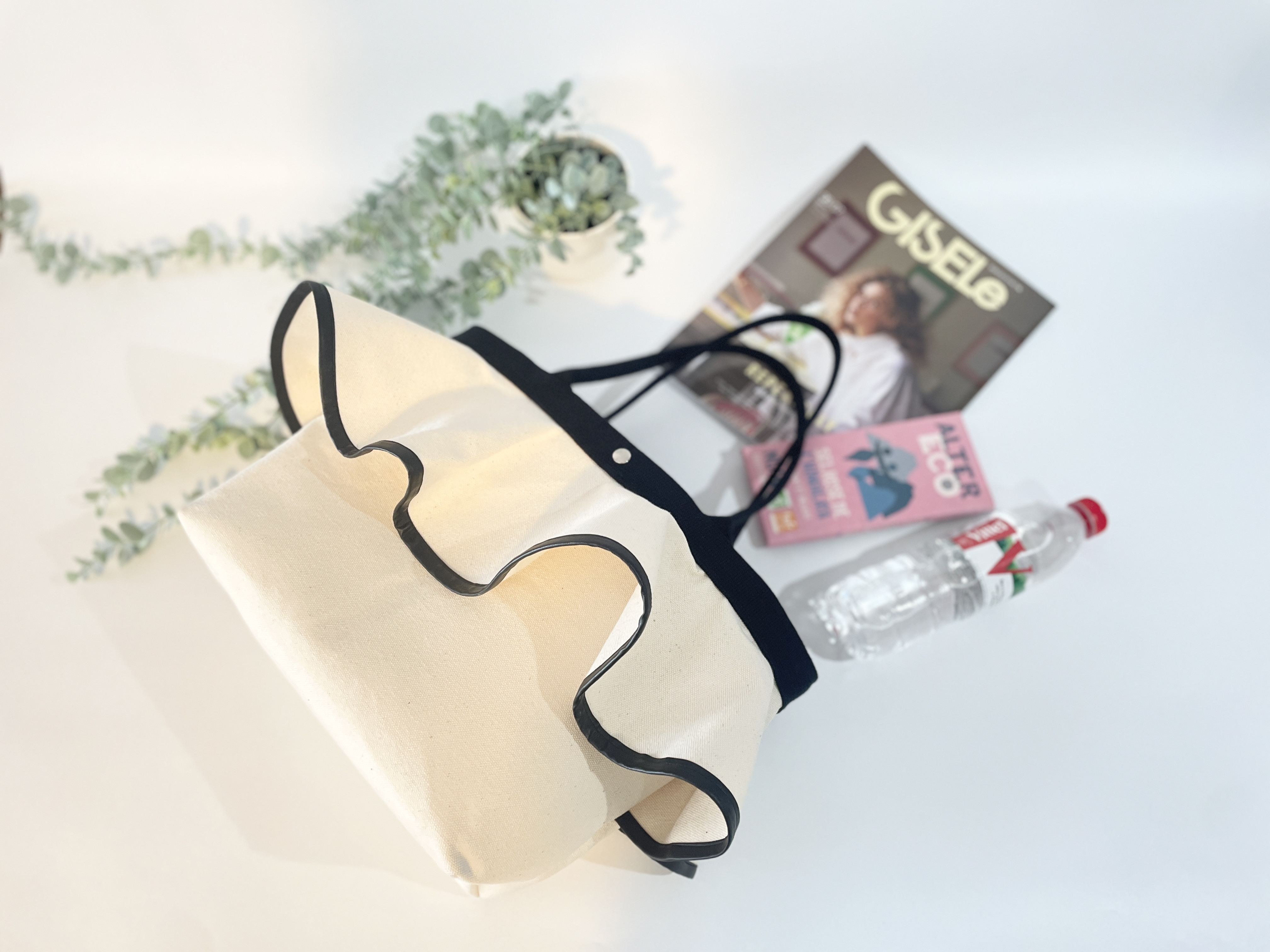 【エレガントオーラを放つ♥︎︎∗︎*ﾟフリルトートバッグ】/1B0123R