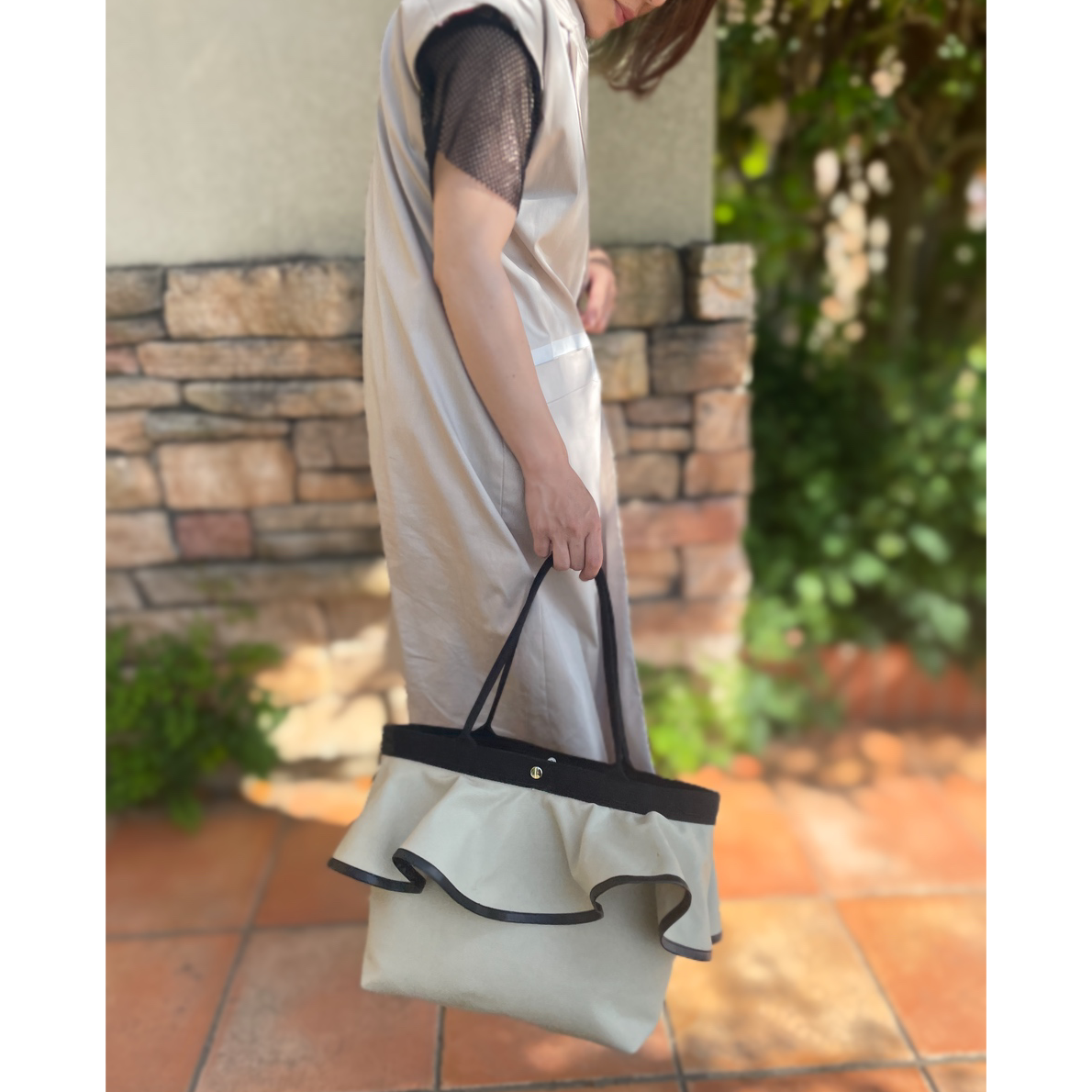 【エレガントオーラを放つ‎♥︎︎∗︎*ﾟフリルトートバッグ】/1B0123R