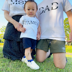 全36色　家族お揃いコーデにおすすめ☆FAMILY名入れTシャツ　記念写真やおでかけなどに♪ 3枚目の画像