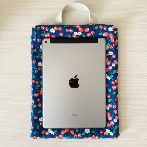 さくらんぼ 花柄 チェック　タブレット入れ  iPad入れ 小学校  女子 さくらんぼ 花柄 チェックタブレット入れ iPad入れ 小学校 女子