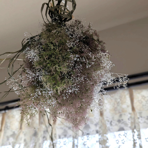 スモークツリーとかすみ草のふわふわドライフラワースワッグ 花束
