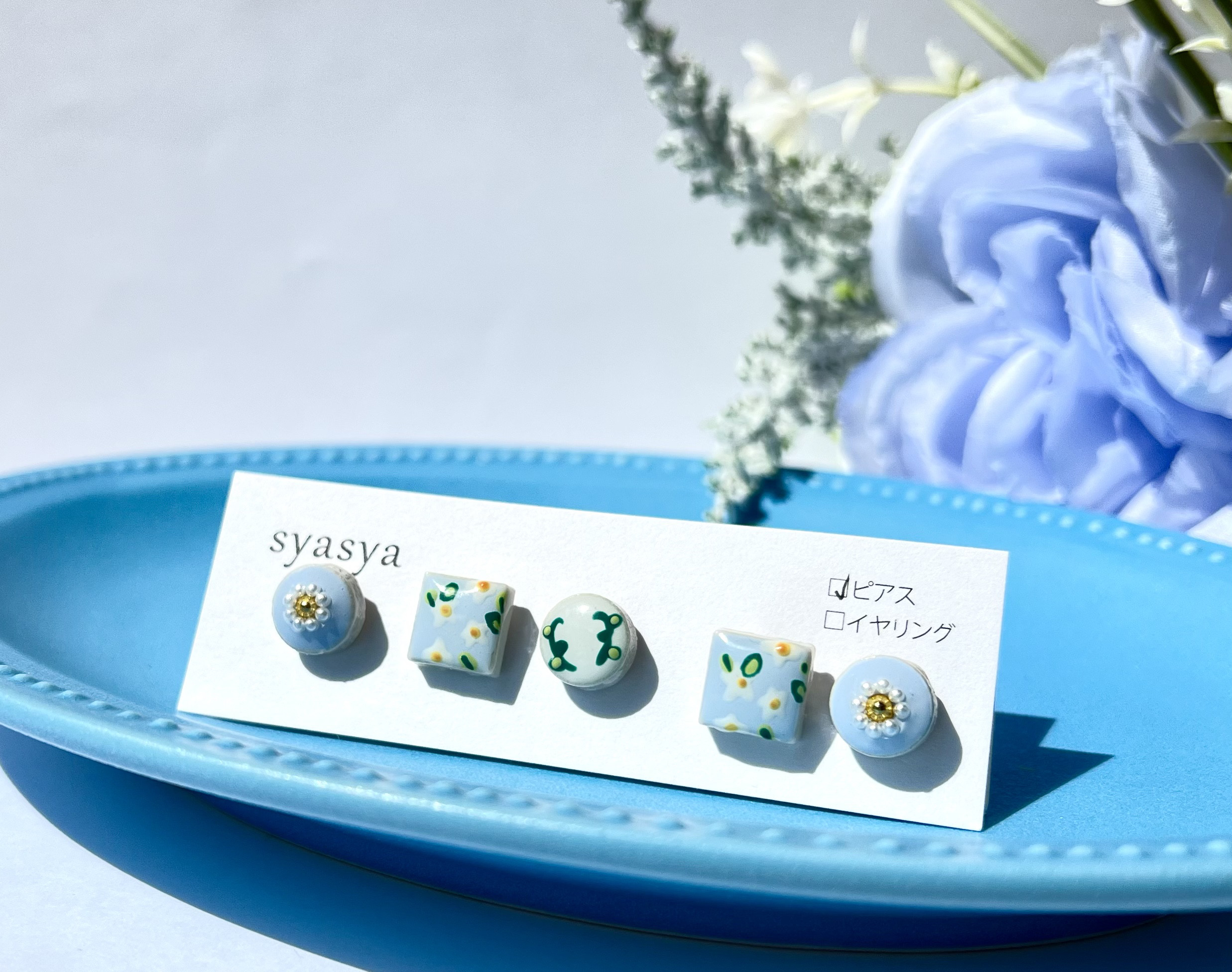 スカイブルーゴールドフラワー　ハンドメイド　イヤリング 1420
