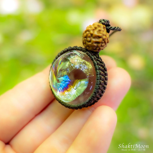 虹色の地球！スペシャルアイリスクォーツとルドラクシャのお守り