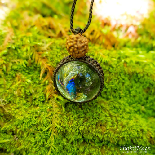 虹色の地球！スペシャルアイリスクォーツとルドラクシャのお守り