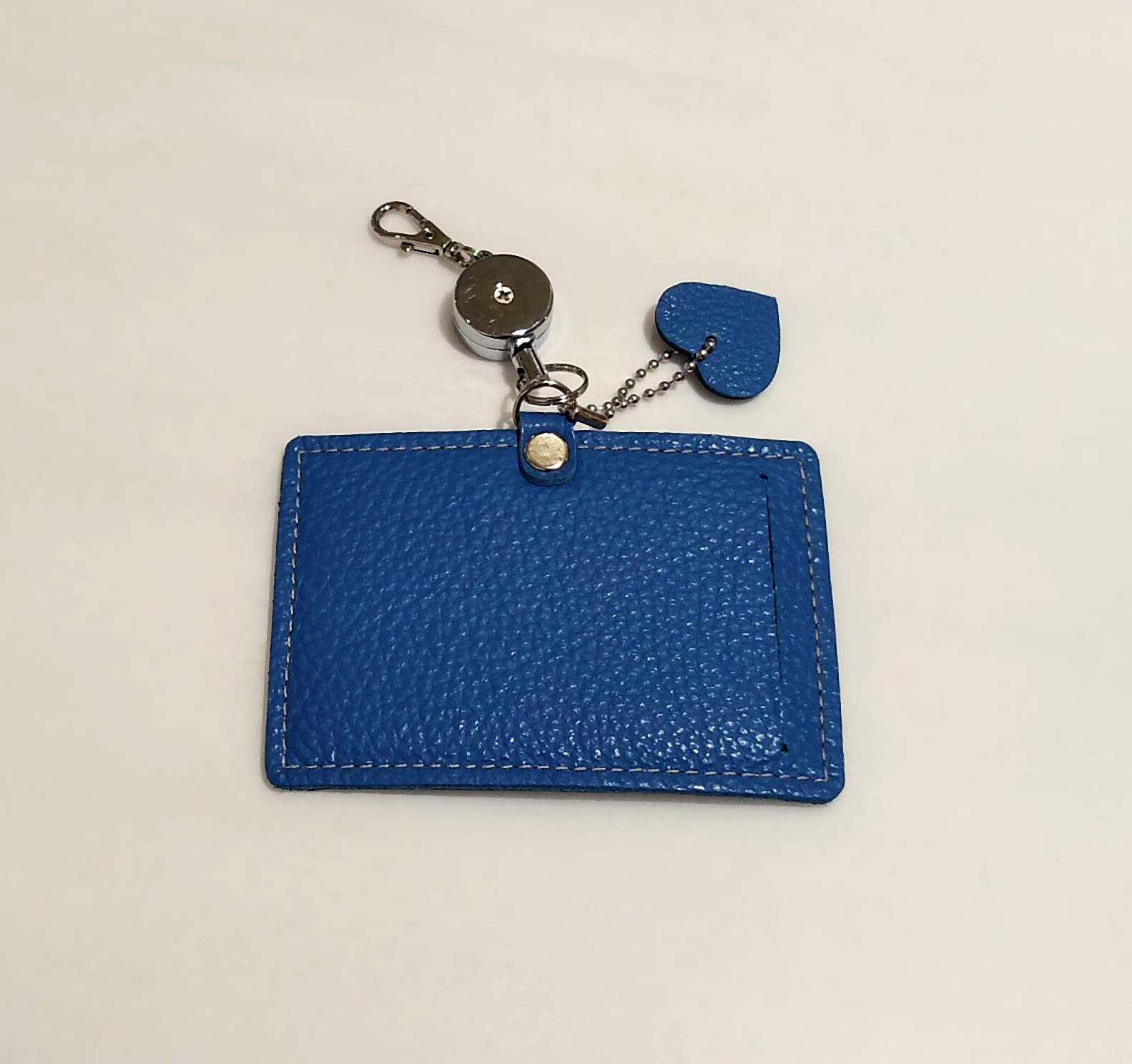 レザーIDケース・パスケース（リール付・選べるチャーム） #スカイブルー＃イタリア製アドリアレザー
