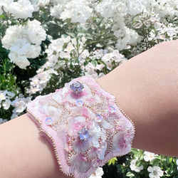 【ブレスレット】薔薇の絨毯オートクチュール刺繍　腕飾り 3枚目の画像