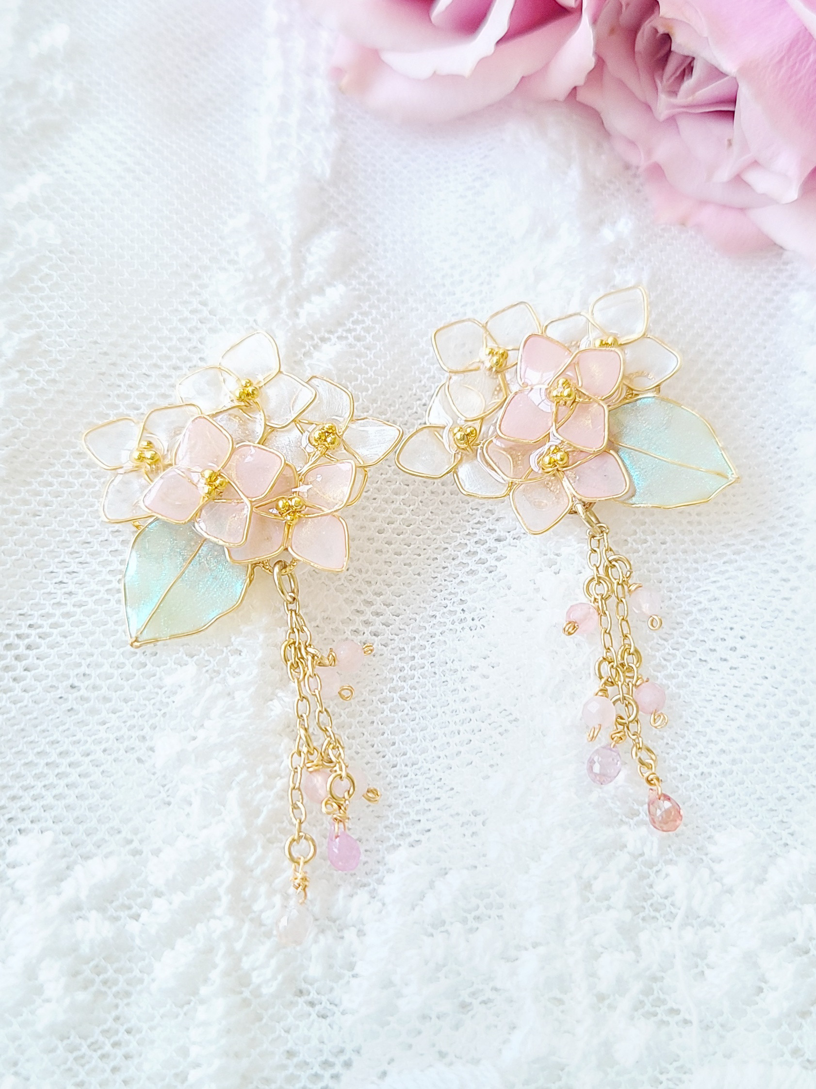 紫陽花とローズクォーツ宝石質のピンクサファイア ピアス/イヤリング
