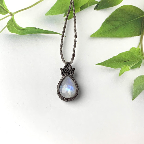 レインボームーンストーン　マクラメネックレス レインボームーンストーン マクラメ編みネックレス | Purnima