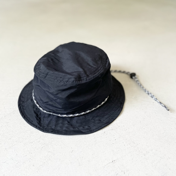 [男女通用] 防水尼龍漁夫帽，附塞繩 [黑色] 第2張的照片