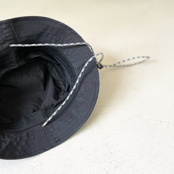 [男女通用] 防水尼龍漁夫帽，附塞繩 [黑色] 第4張的照片