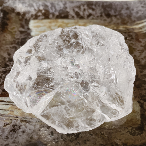 氷のようなロッククリスタル水晶 原石 約93g 天然石ブレスレットやストラップ、お部屋の浄化におすすめ♪ (10) 1枚目の画像