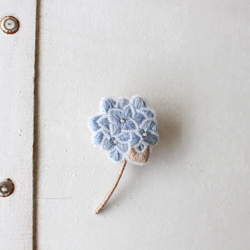 【くすみカラー紫陽花のブローチ】(ブルー系)オートクチュール刺繍ブローチ 5枚目の画像