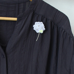 【くすみカラー紫陽花のブローチ】(薄紫系)オートクチュール刺繍ブローチ　 2枚目の画像