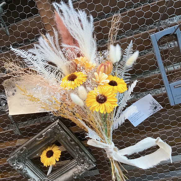 再販♡ブライダルお手軽wedding bouquet♡憧れのひまわりと 再販♡ブライダルお手軽wedding bouquet♡憧れのひまわりと